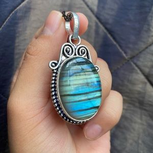 ✨ON SALE✨
🦋925 Labradorite Crystal Necklace